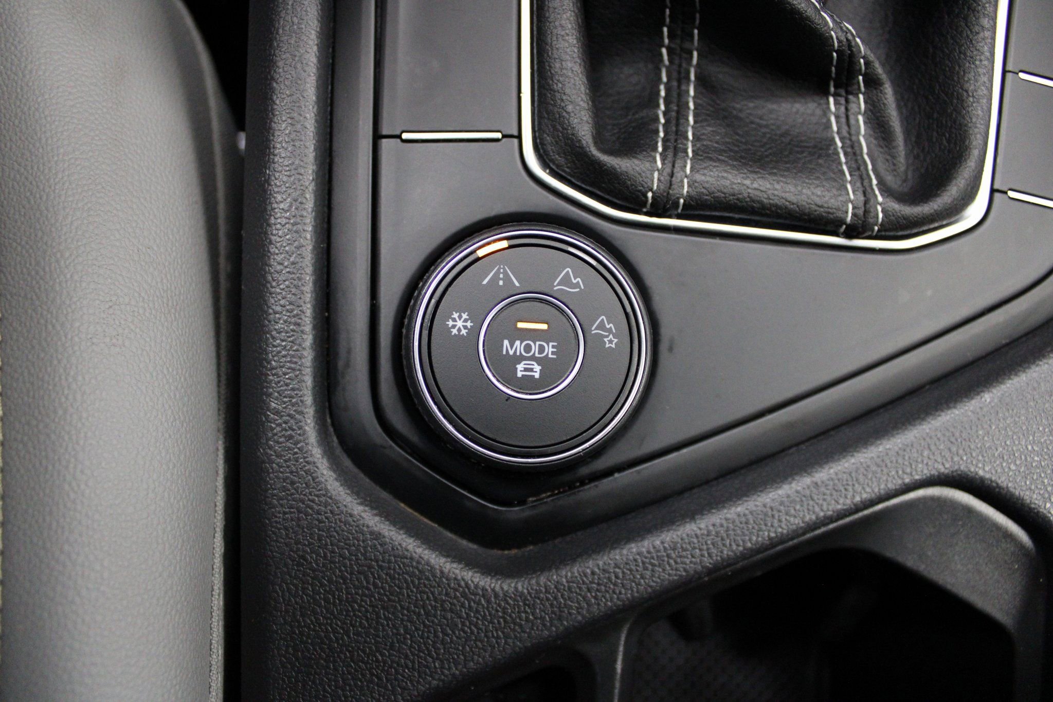 Used 2022 Volkswagen Taos SE image 40