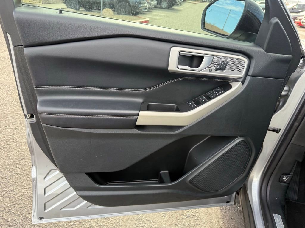 Used 2021 Ford Explorer Limited w/ Equipment Group 301A image 23