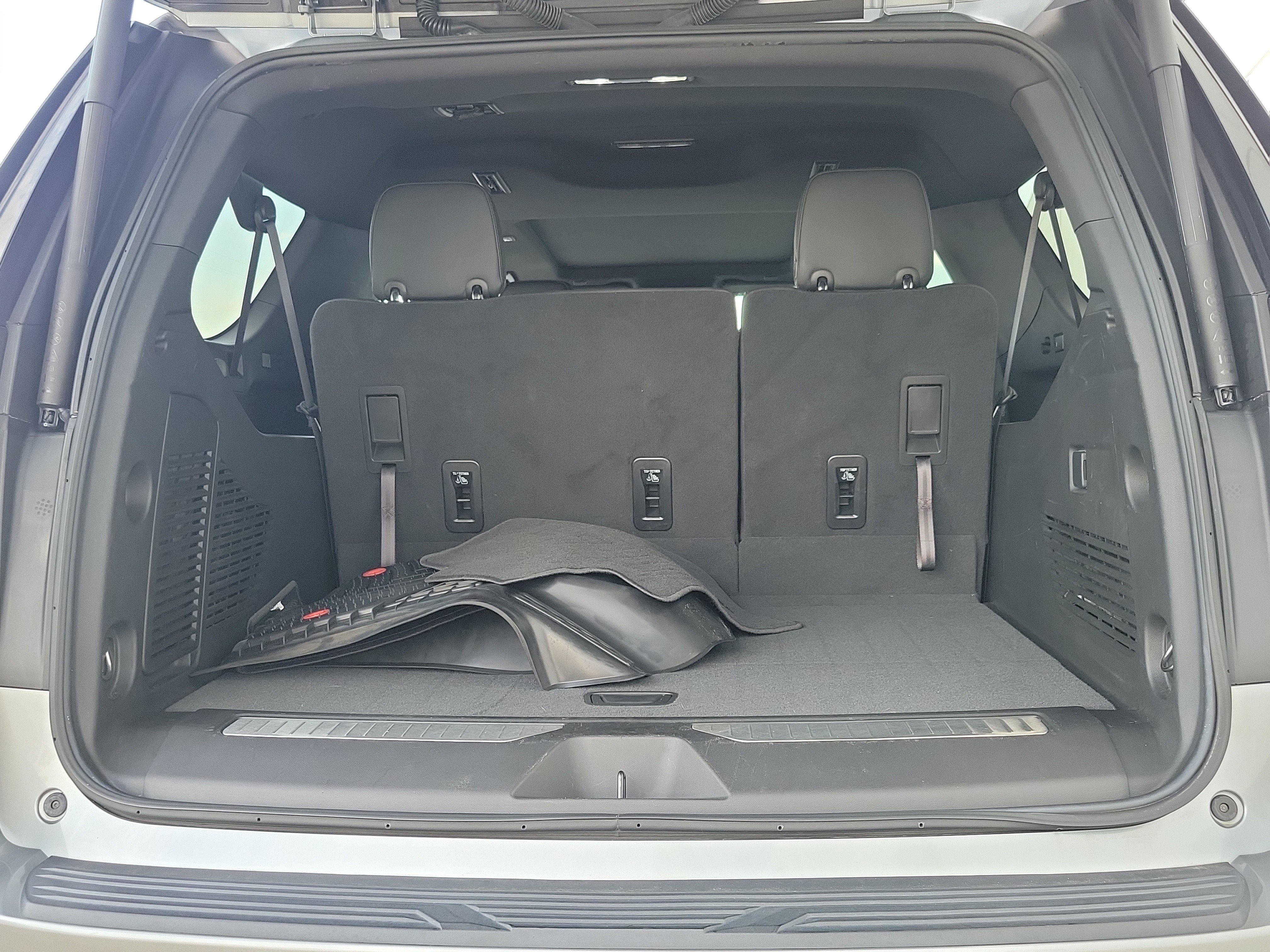 Used 2023 Chevrolet Suburban RST AWD/4WD image 9