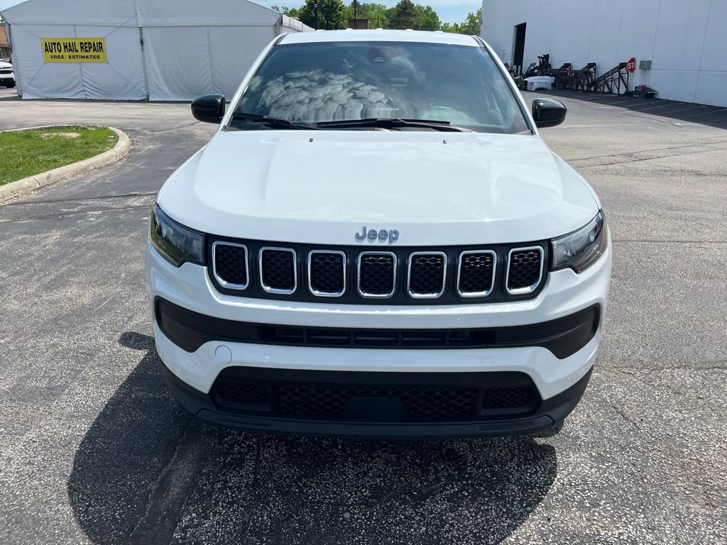 Used 2024 Jeep Compass Sport AWD/4WD image 2