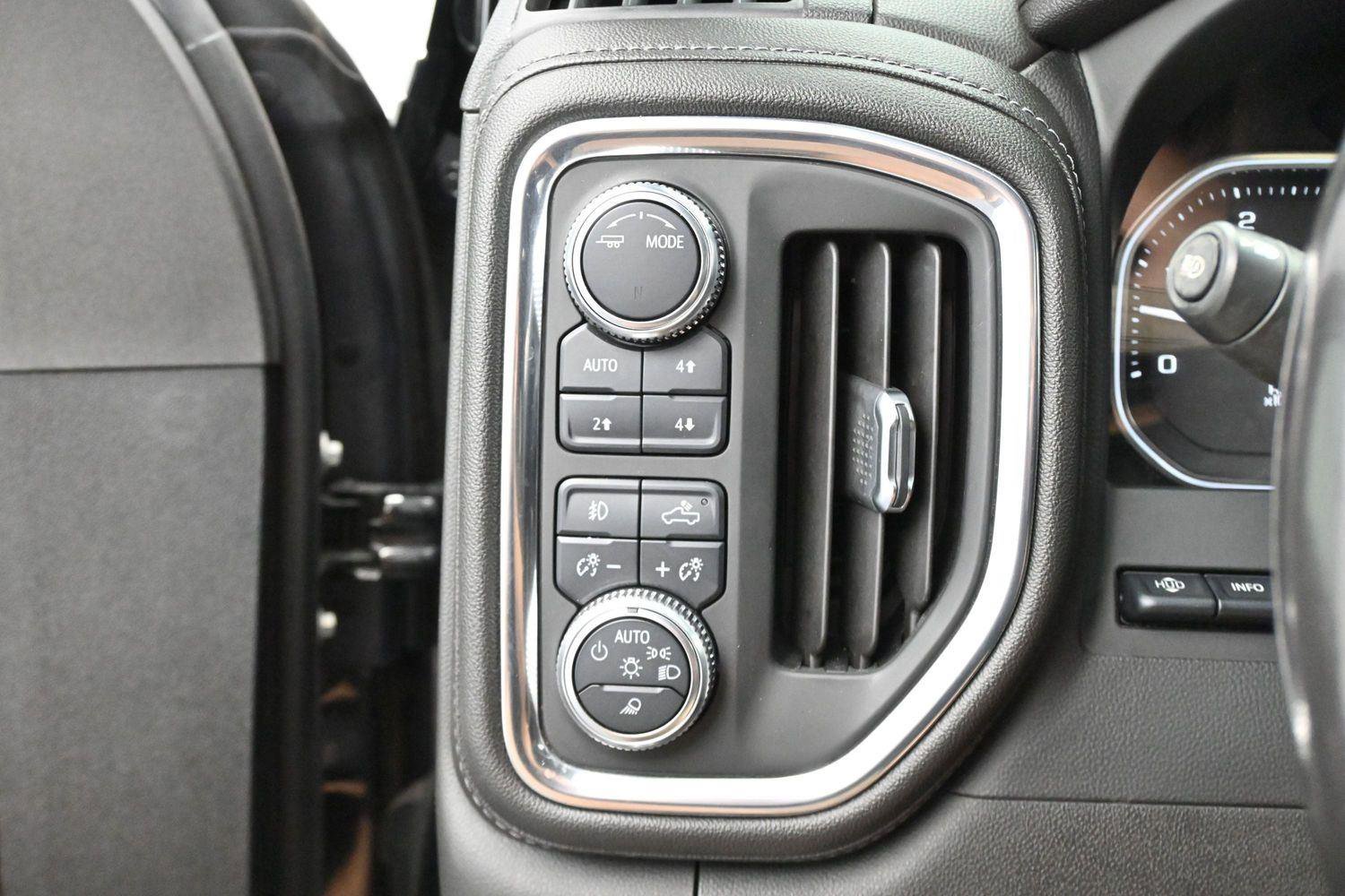 Used 2021 GMC Sierra 2500 Denali w/ Denali Black Diamond Edition AWD/4WD image 30