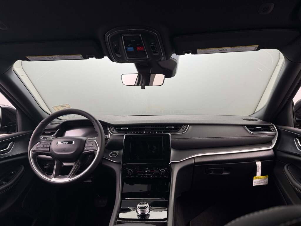 New 2025 Jeep Grand Cherokee L Laredo image 21