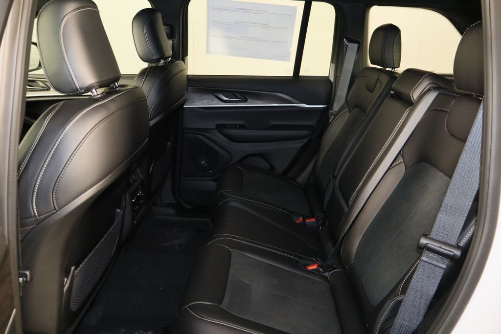 New 2026 Jeep Grand Cherokee Laredo image 17