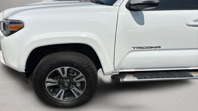 Used 2019 Toyota Tacoma TRD Sport AWD/4WD image 33