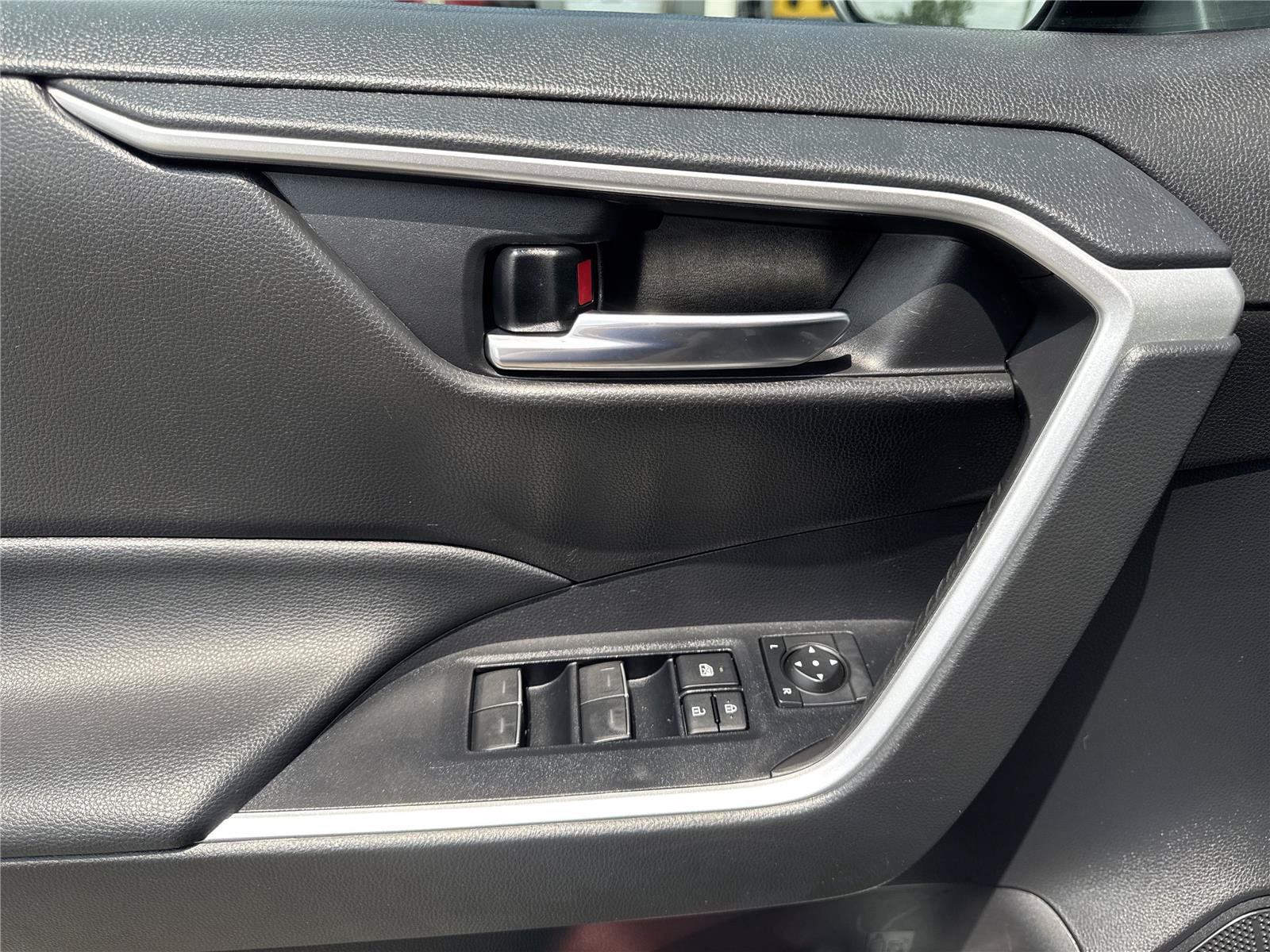 Used 2022 Toyota RAV4 SE w/ Convenience Package AWD/4WD image 17