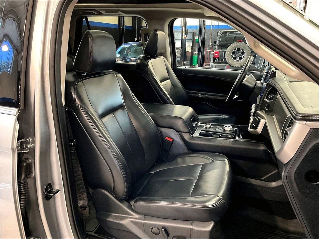 Used 2024 Ford Expedition XLT AWD/4WD image 11