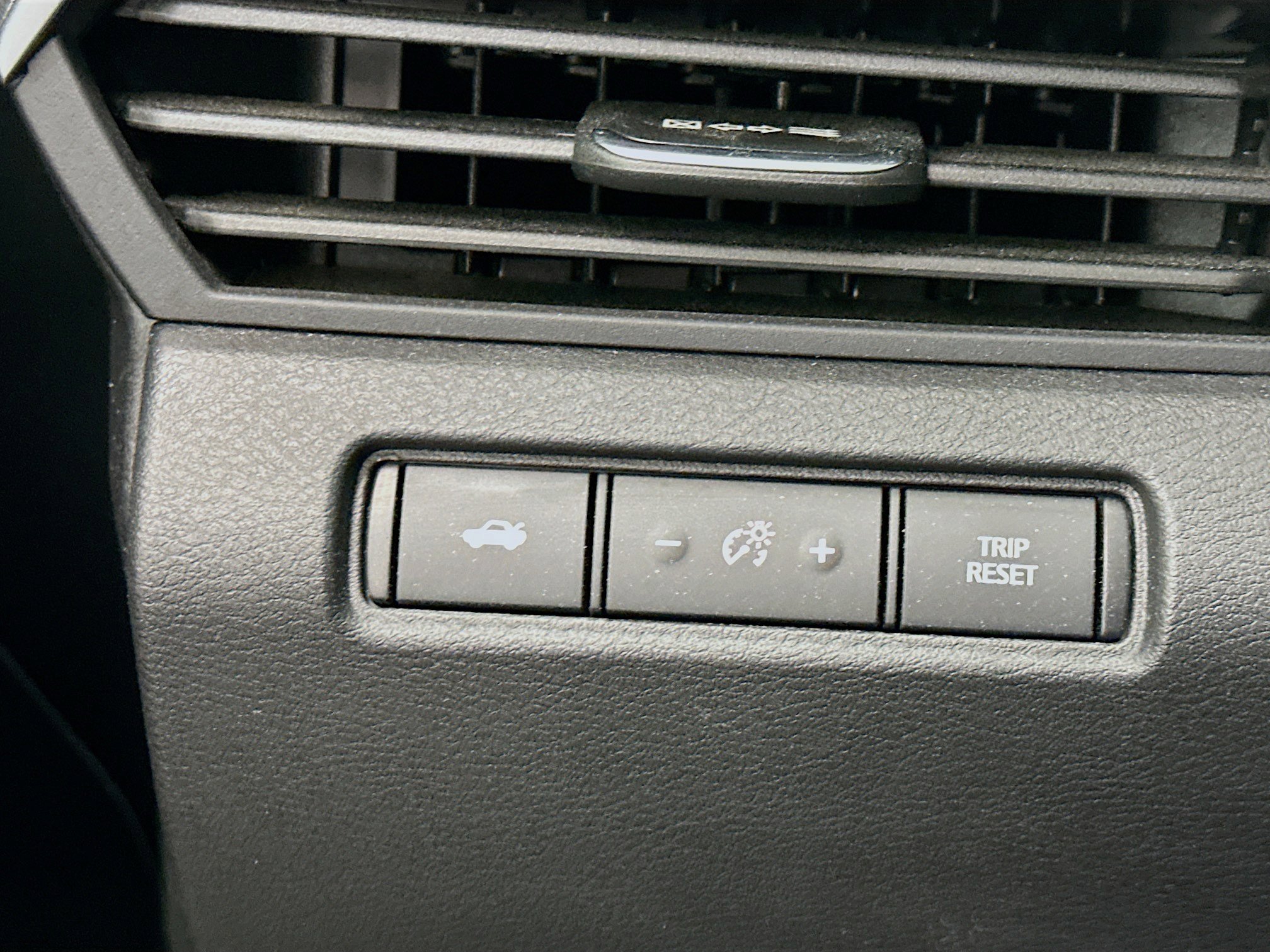 Used 2025 Nissan Altima 2.5 SV image 17