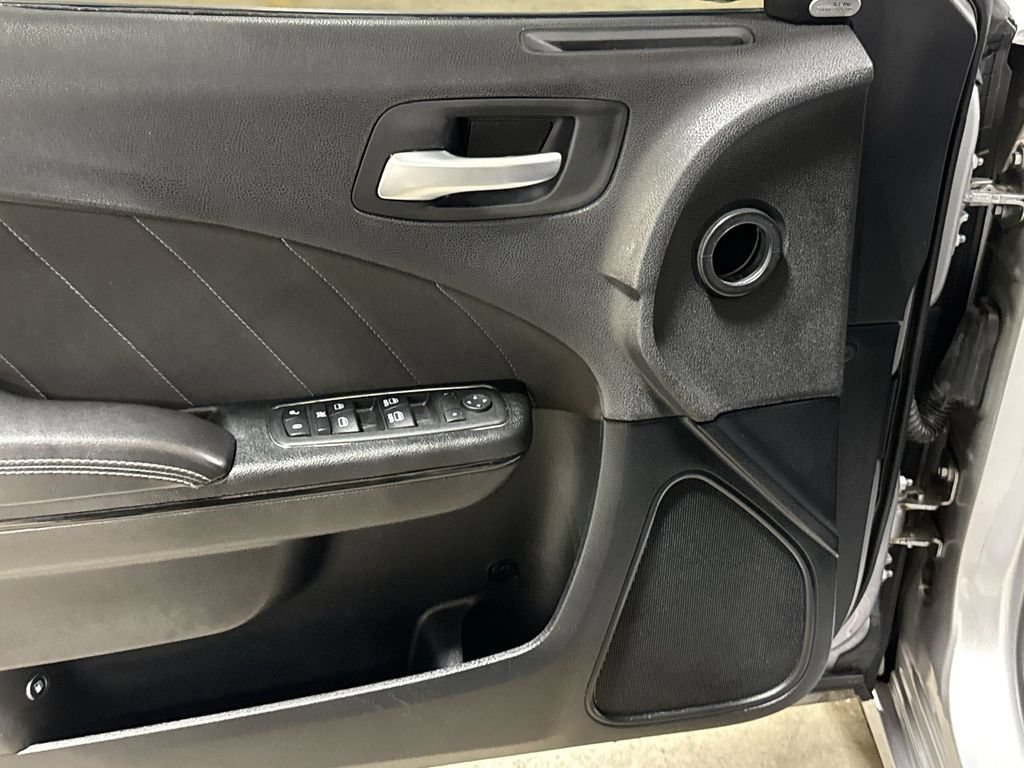 Used 2018 Dodge Charger R/T w/ Blacktop Package RWD image 21