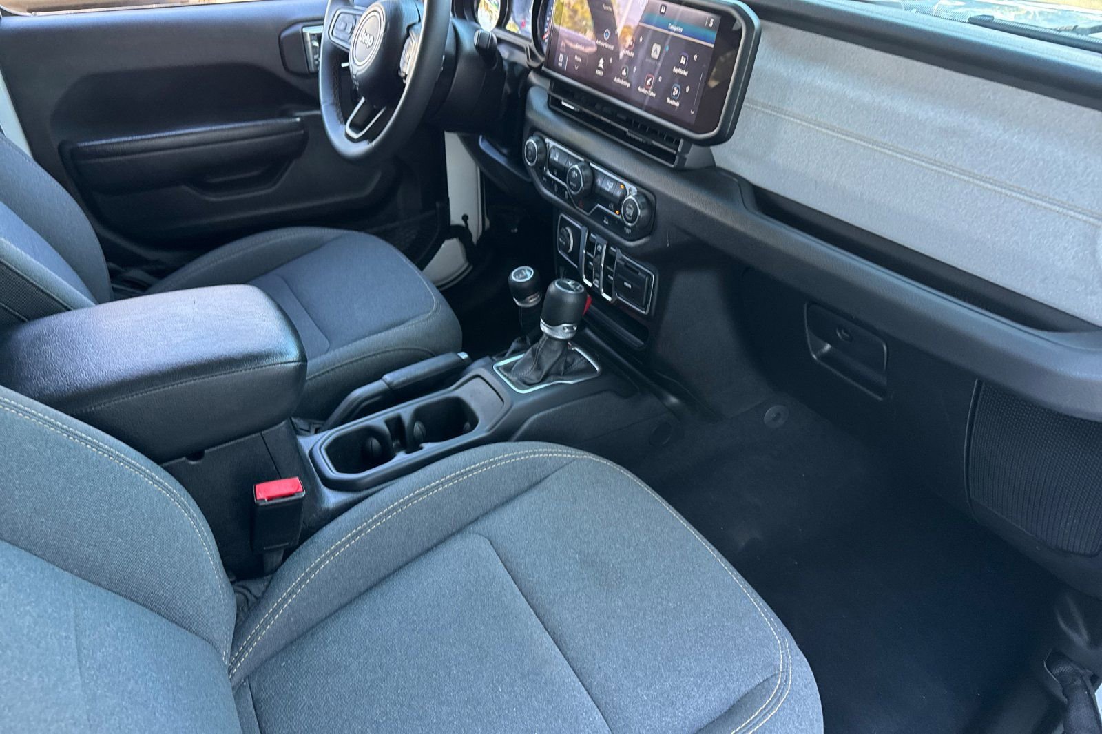 Used 2025 Jeep Gladiator Sport image 19
