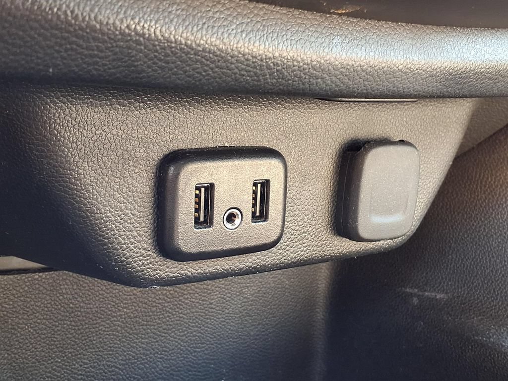 Used 2019 Chevrolet Traverse LS FWD image 17