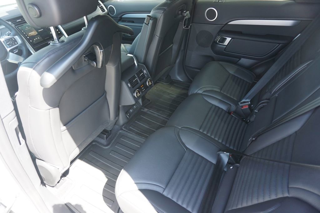 New 2025 Land Rover Discovery Dynamic SE image 29