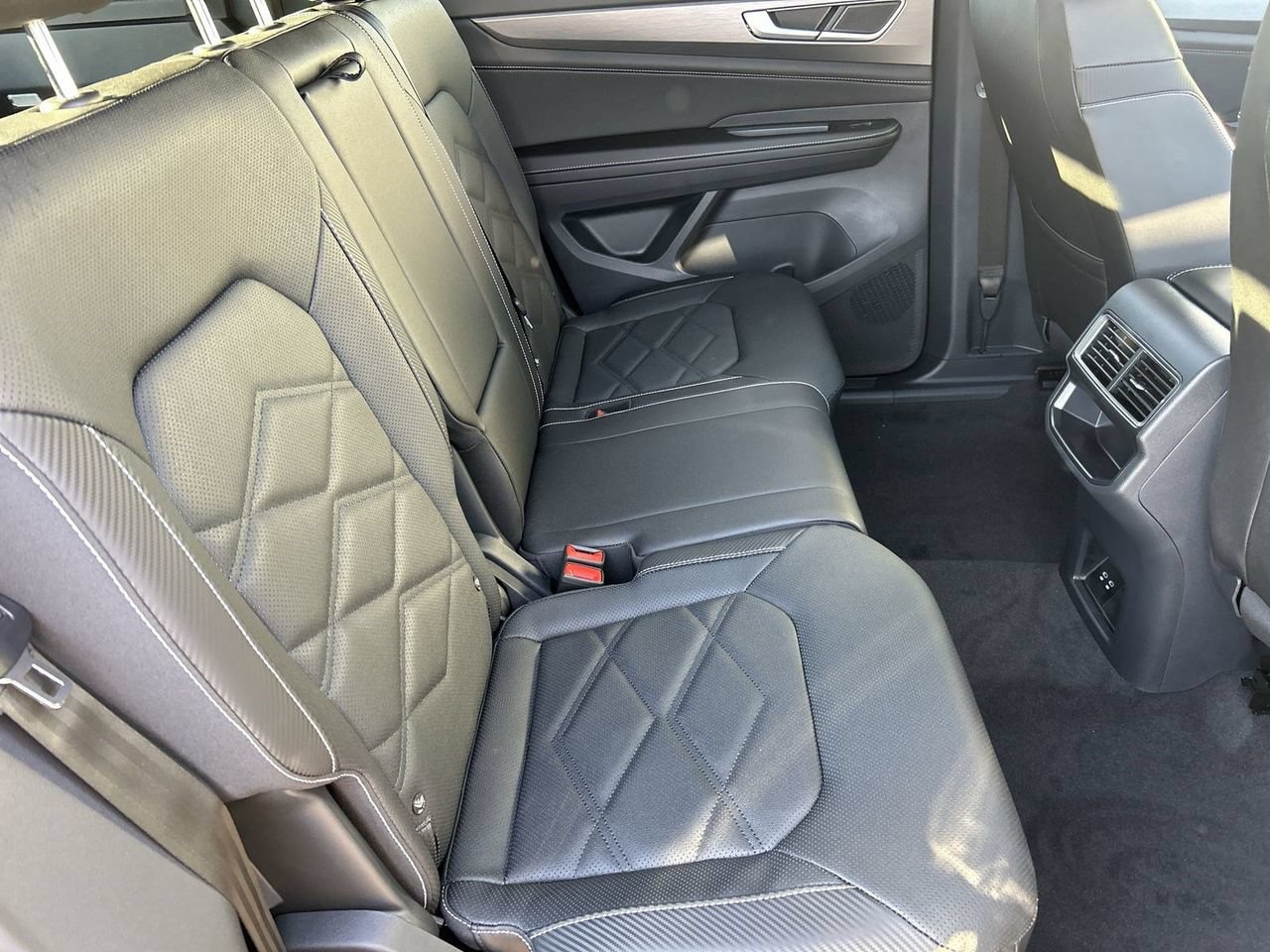 New 2026 Volkswagen Atlas Cross Sport SE FWD image 9