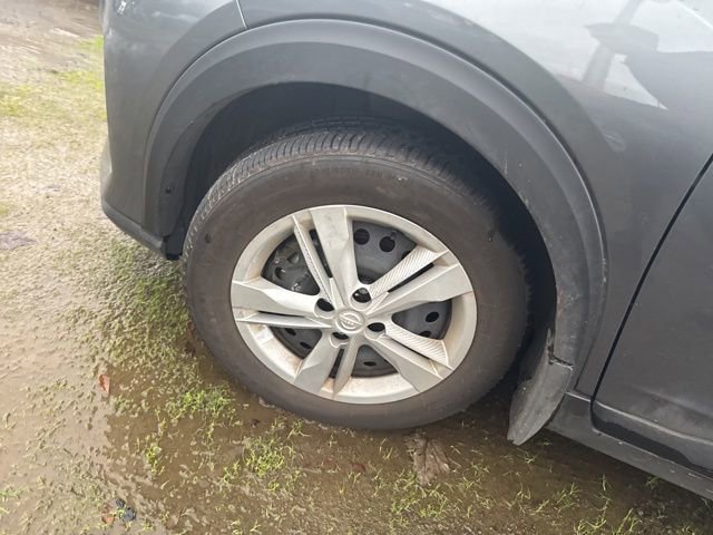 Used 2024 Nissan Kicks S image 12