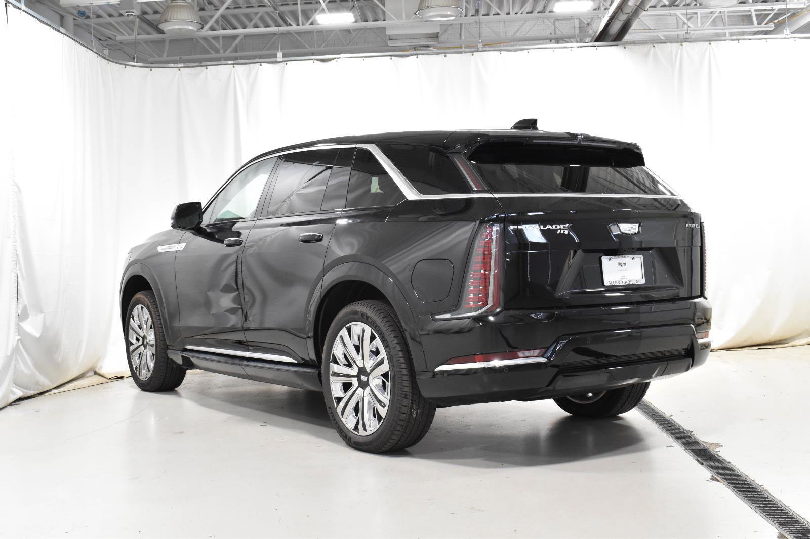 New 2025 Cadillac Escalade IQ Luxury 1 w/ LPO, Radiant Package image 15