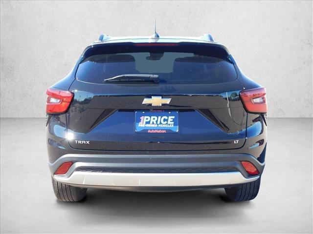 Used 2025 Chevrolet Trax LT FWD image 12
