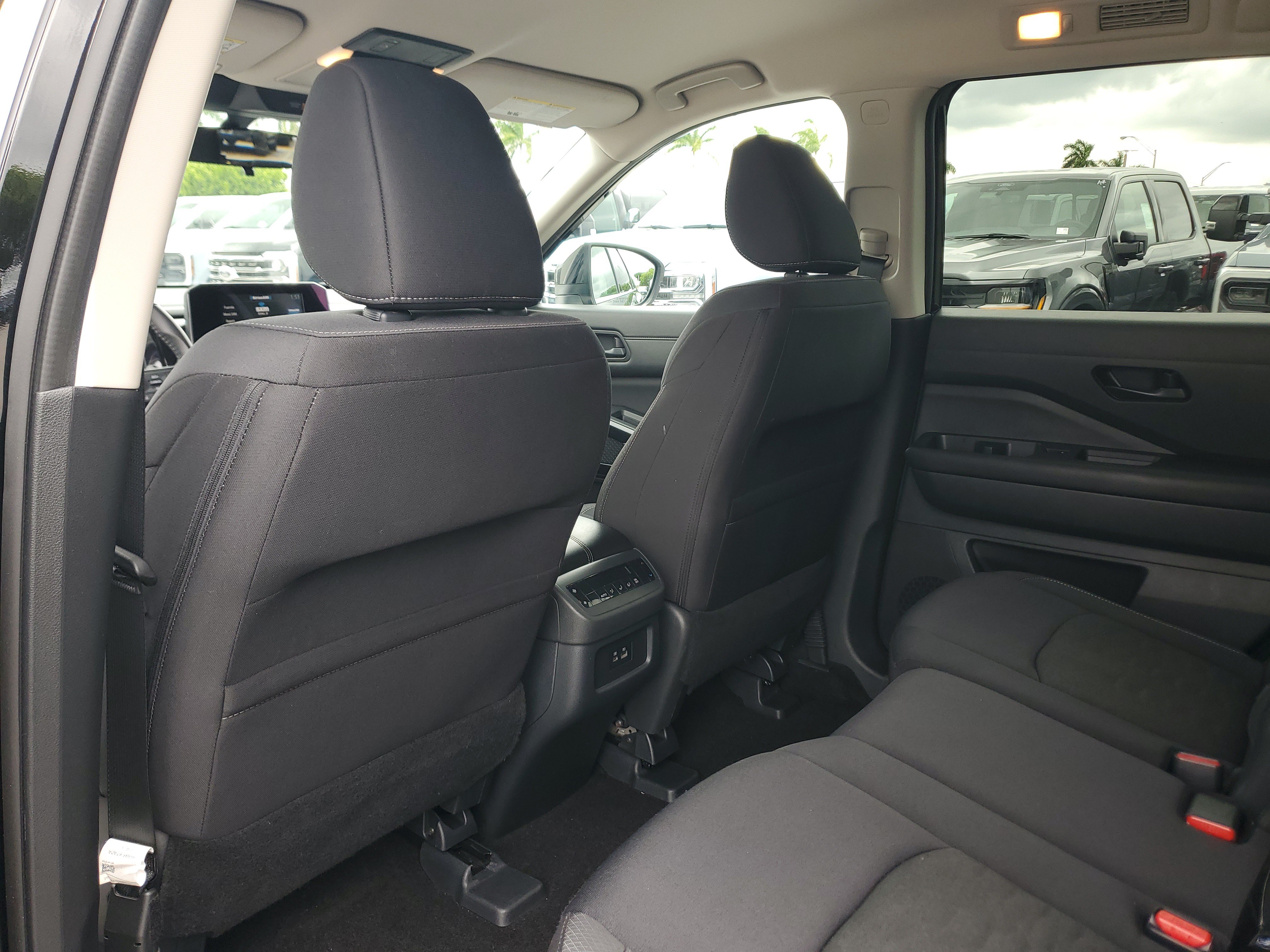 Certified 2025 Nissan Pathfinder SV w/ Black Appearance Package FWD image 13