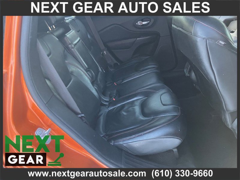Used 2015 Jeep Cherokee Trailhawk w/ Comfort/Convenience Group image 12