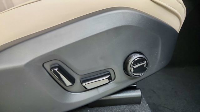 New 2026 Volvo XC90 T8 Plus w/ Protection Package Premier AWD/4WD image 39