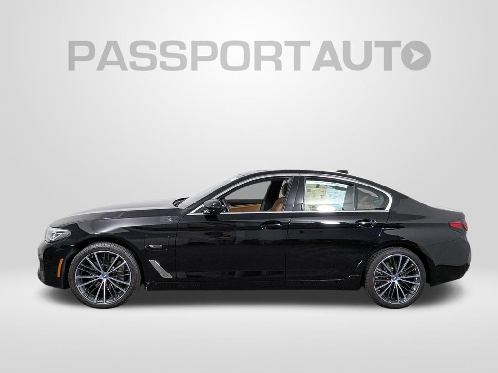 Certified 2023 BMW 530e xDrive w/ Premium Package AWD/4WD image 2