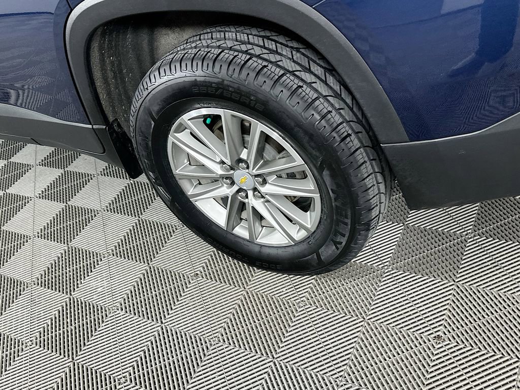 Used 2023 Chevrolet Traverse LT image 41