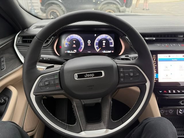New 2026 Jeep Grand Cherokee L Limited w/ Luxury Tech Group II AWD/4WD image 13
