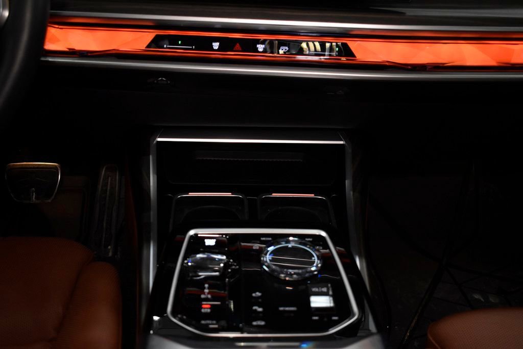 Used 2025 BMW 760i xDrive image 41