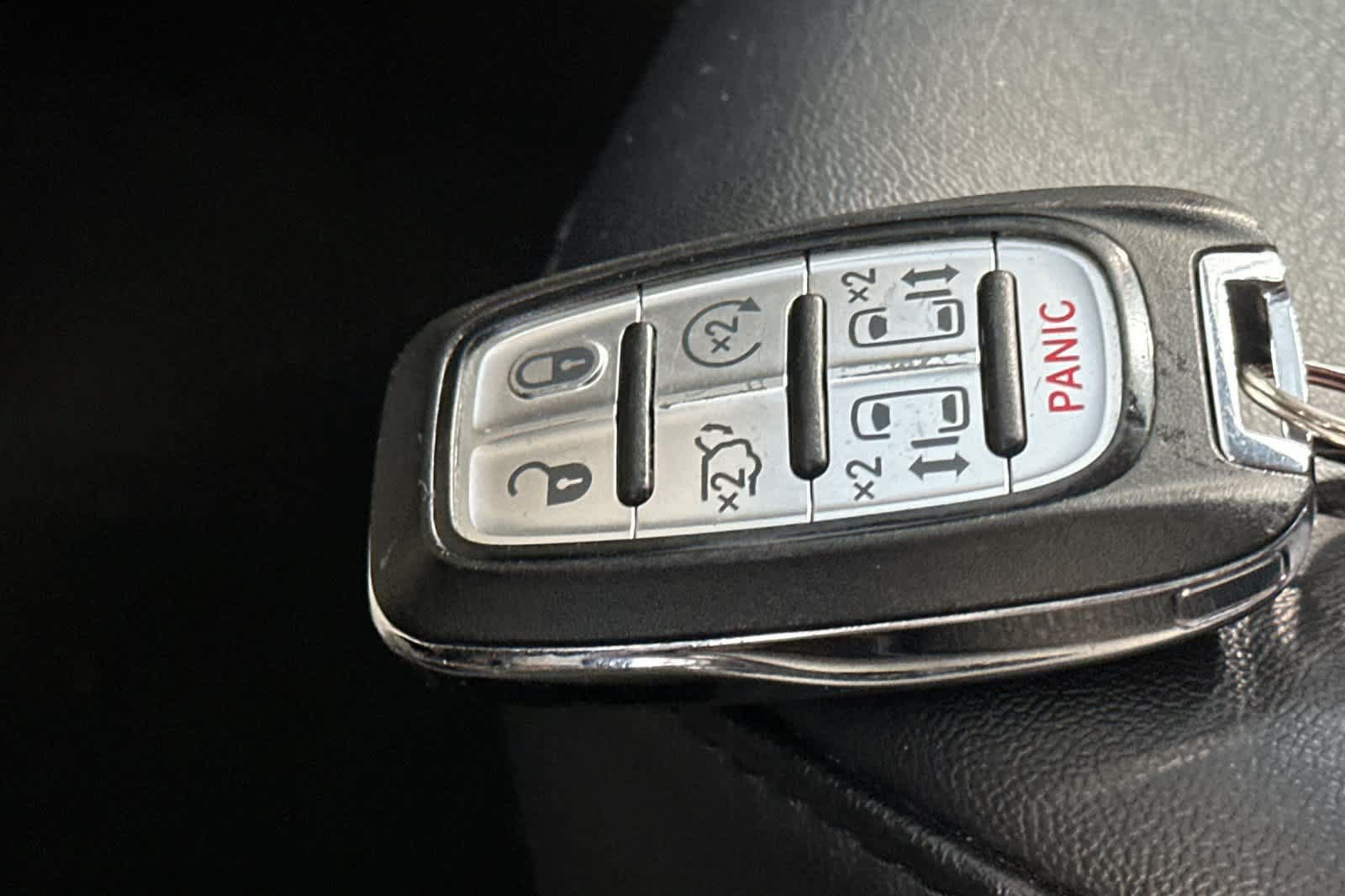 Used 2024 Chrysler Pacifica Limited FWD image 29