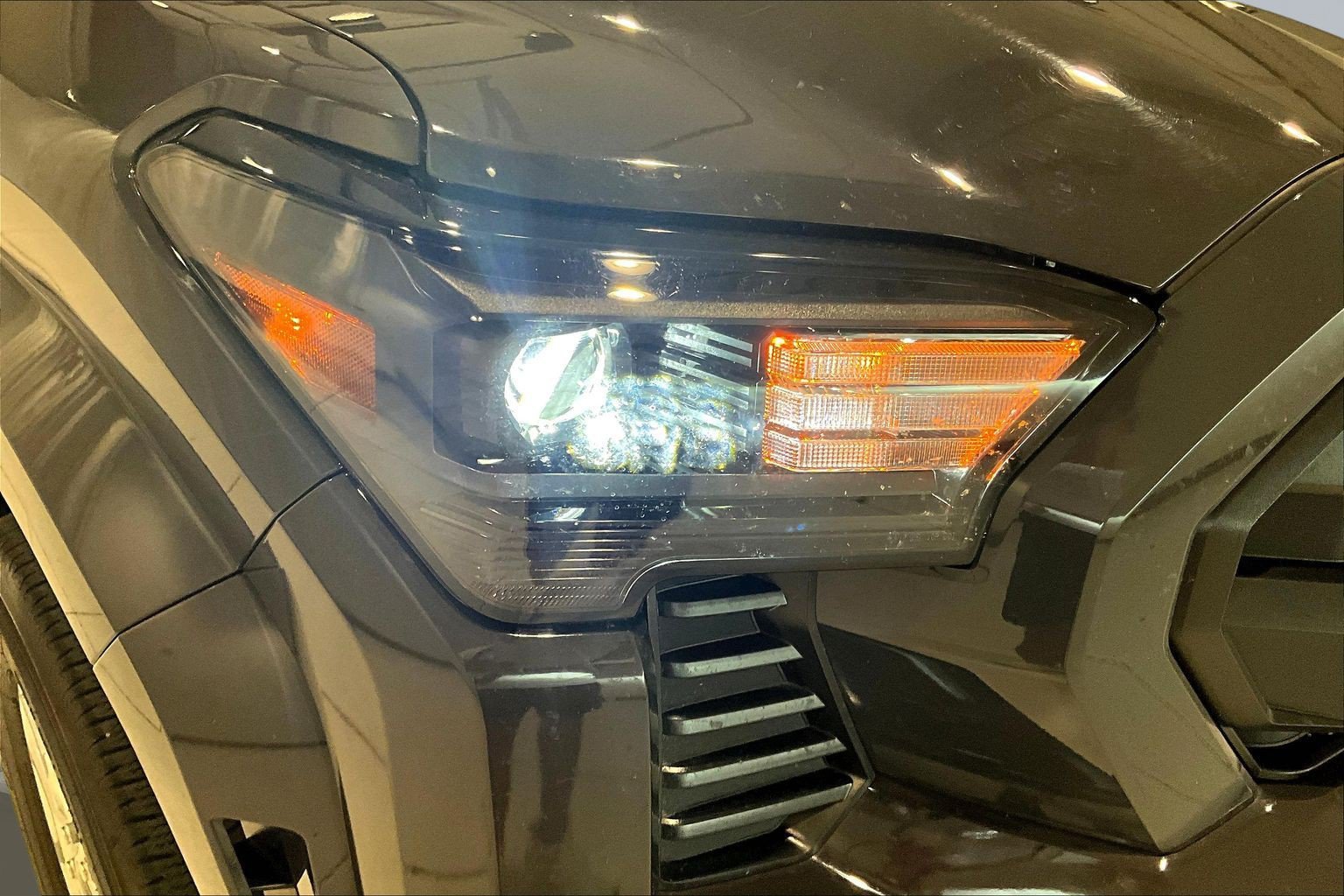 Used 2024 Toyota Tacoma SR5 AWD/4WD image 33