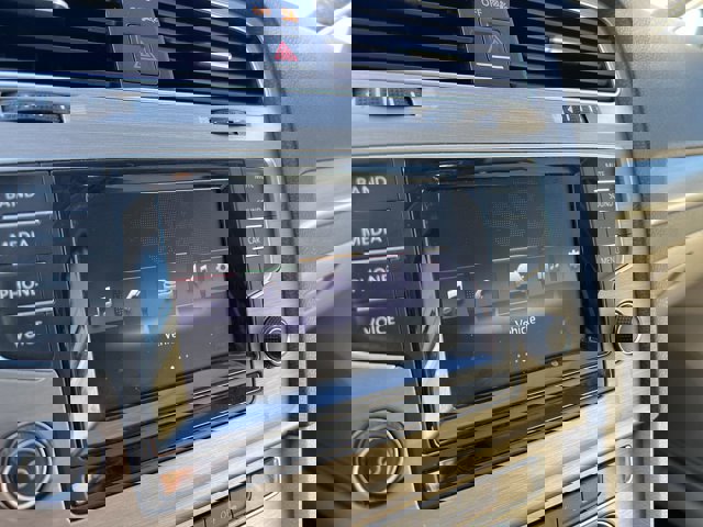 Used 2015 Volkswagen Golf S image 14