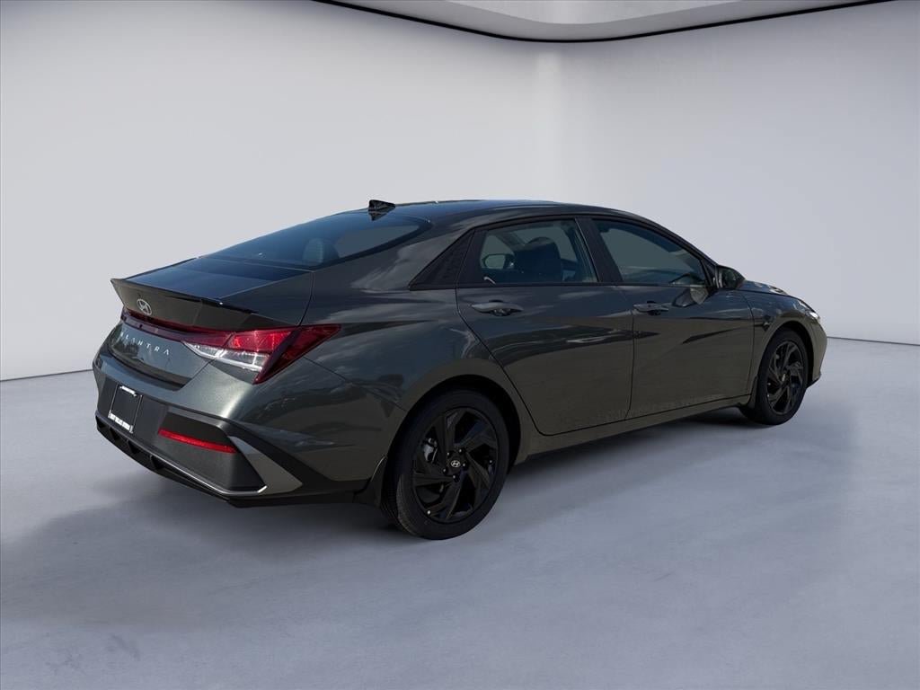 New 2026 Hyundai Elantra SEL Sport FWD image 5