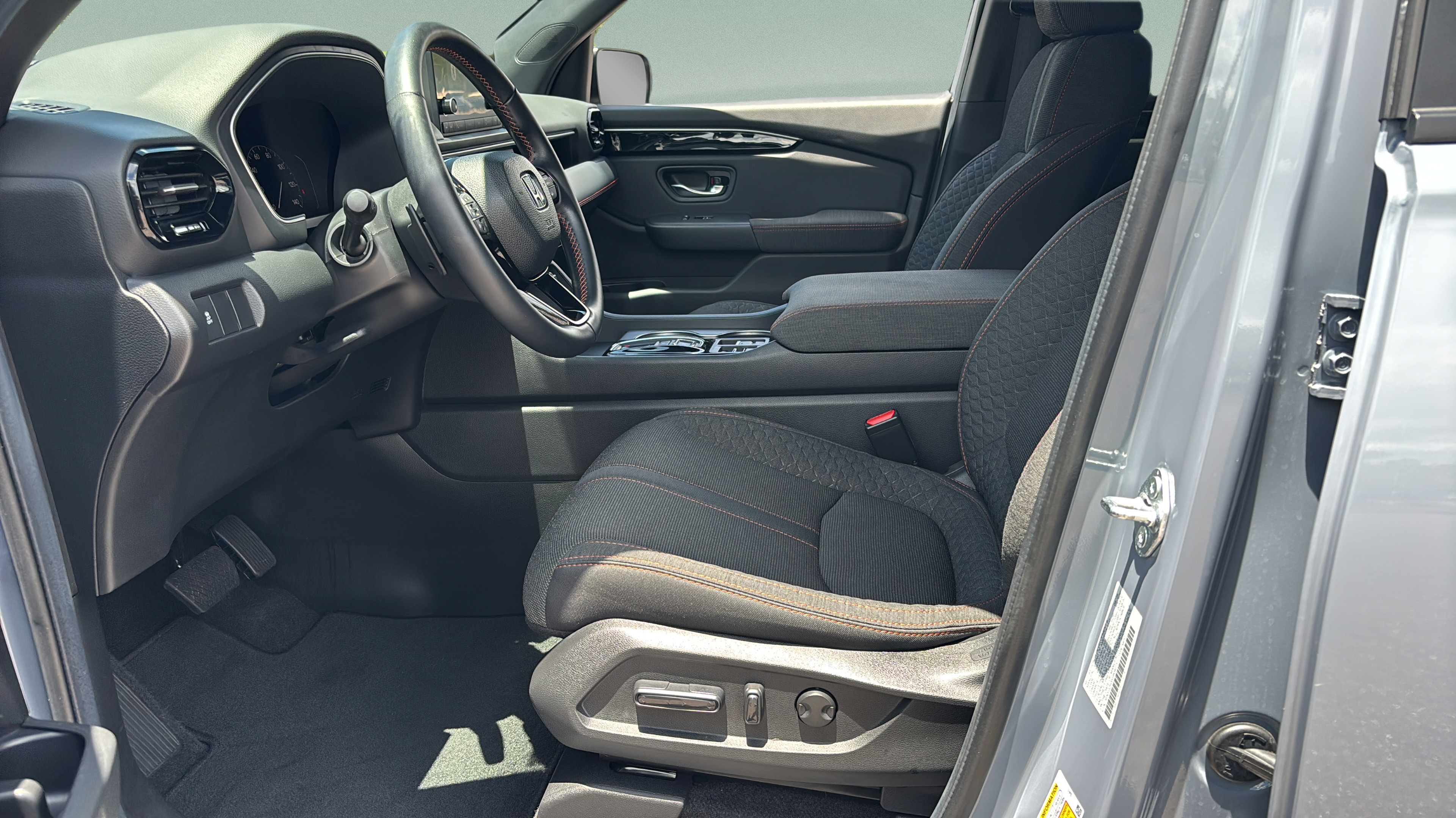Used 2025 Honda Pilot Sport image 9