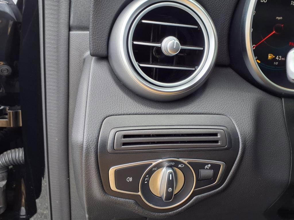 Used 2022 Mercedes-Benz GLC 300 4MATIC image 28