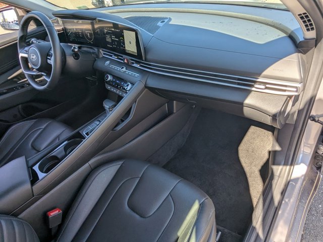 Used 2025 Hyundai Elantra Limited image 21