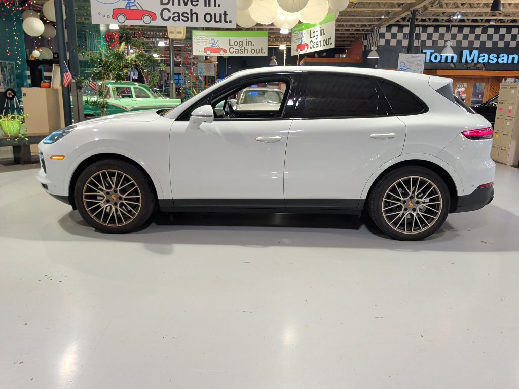 Used 2023 Porsche Cayenne S Platinum AWD/4WD image 16