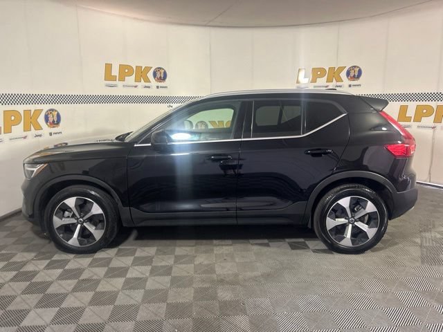 Used 2025 Volvo XC40 B5 Plus AWD/4WD image 8