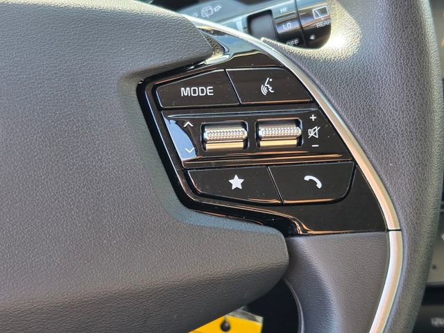 Used 2025 Kia Niro LX image 28