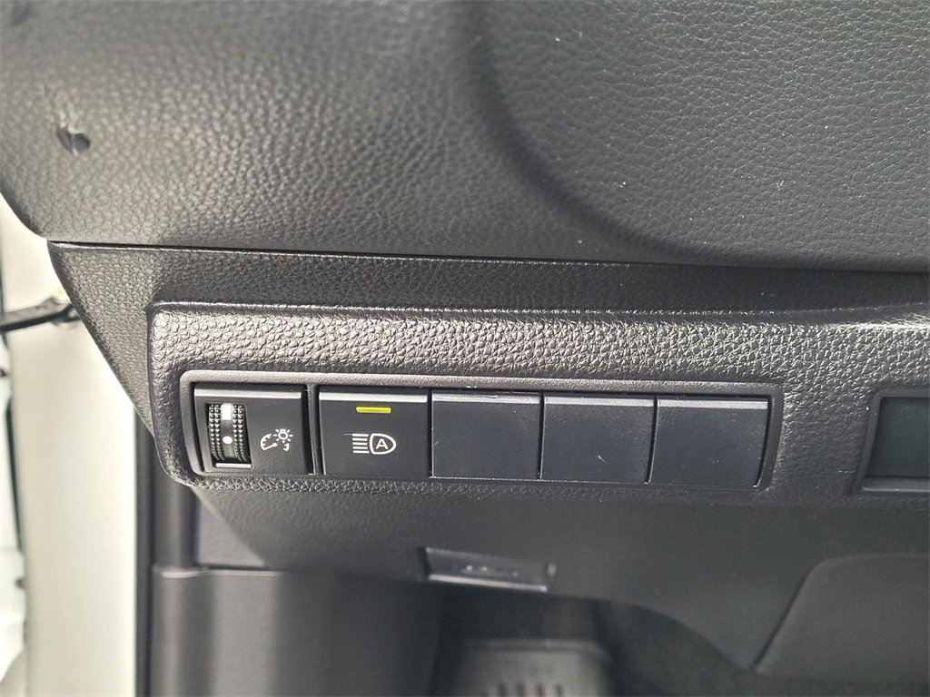 Used 2021 Toyota Corolla LE image 25