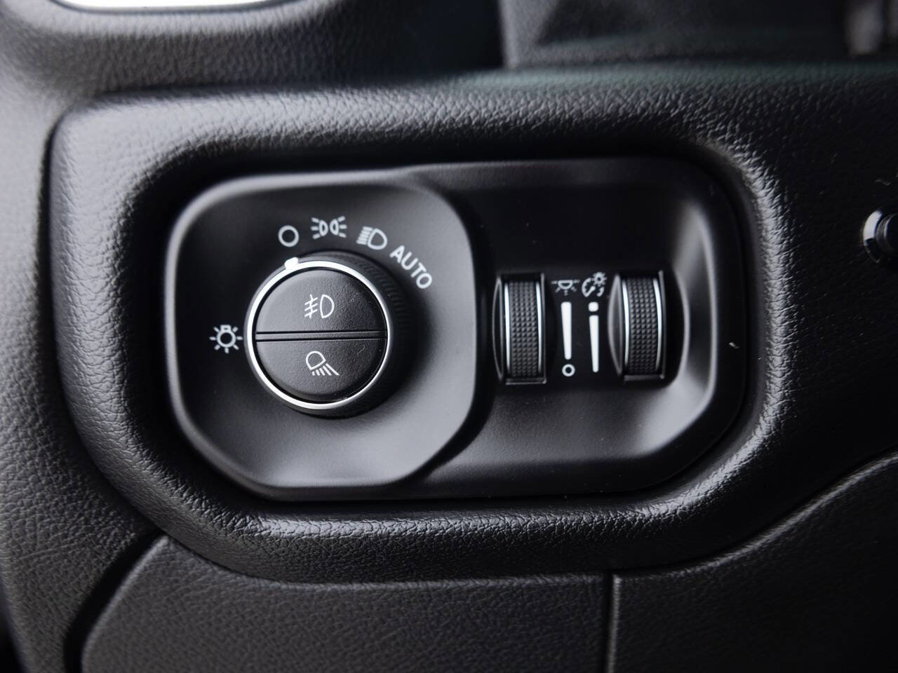 Used 2019 RAM 2500 Laramie w/ Night Edition AWD/4WD image 41