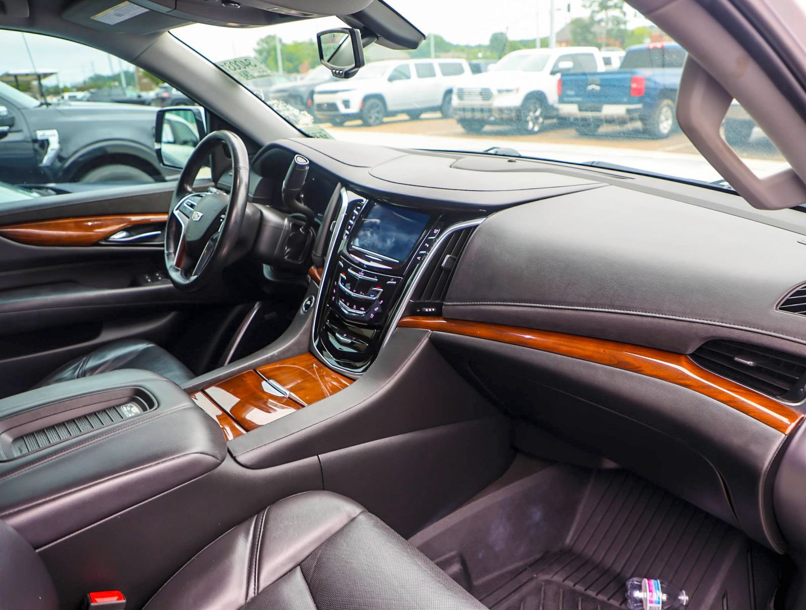 Used 2020 Cadillac Escalade 2WD image 3