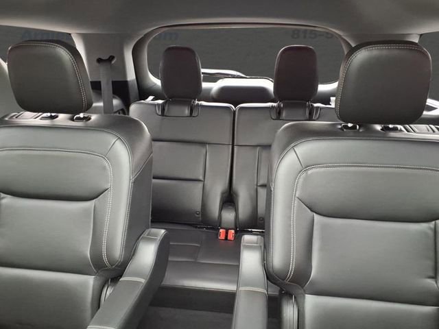 Used 2022 Ford Explorer XLT w/ Equipment Group 202A image 8