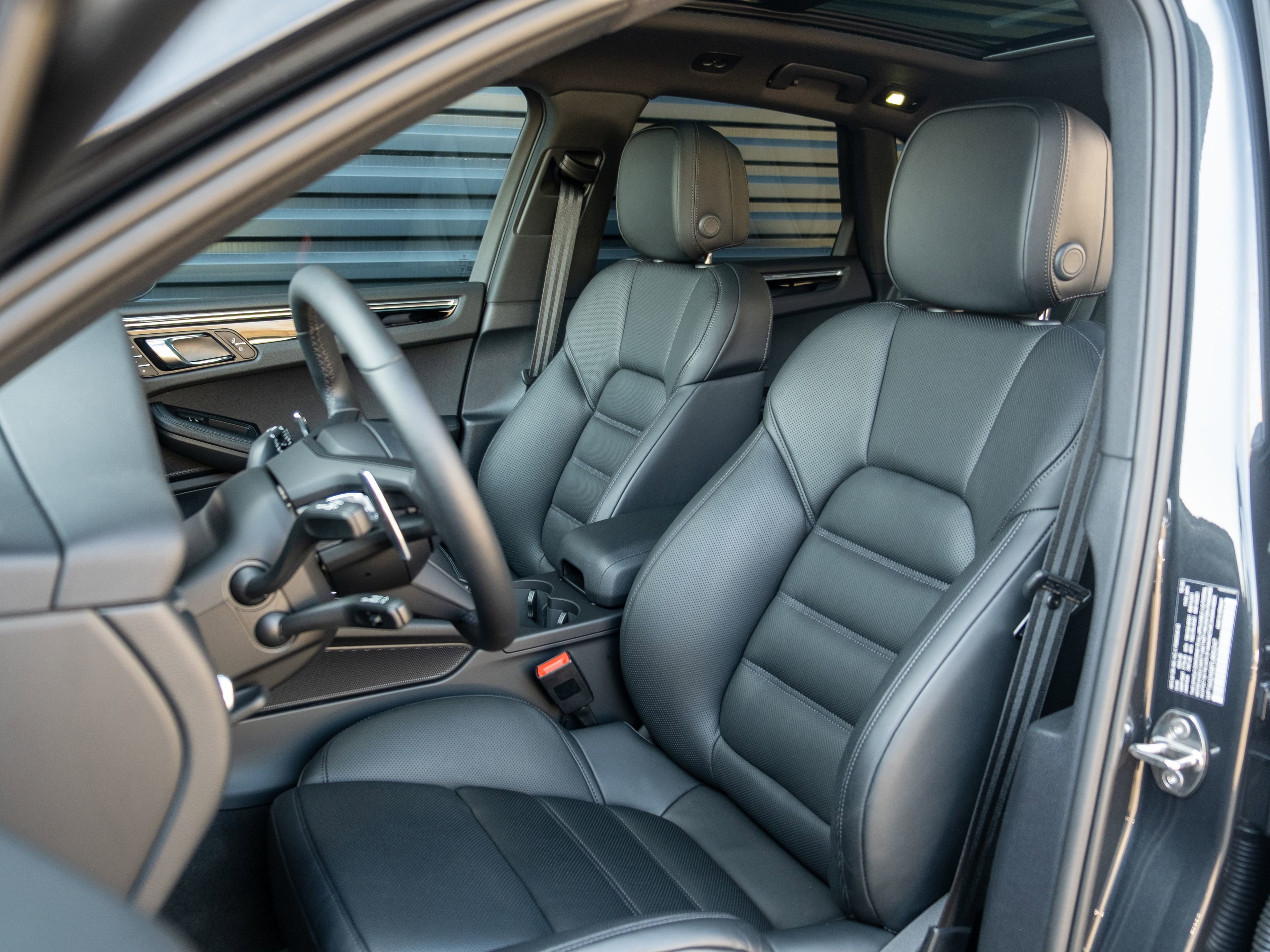 Certified 2026 Porsche Macan image 5