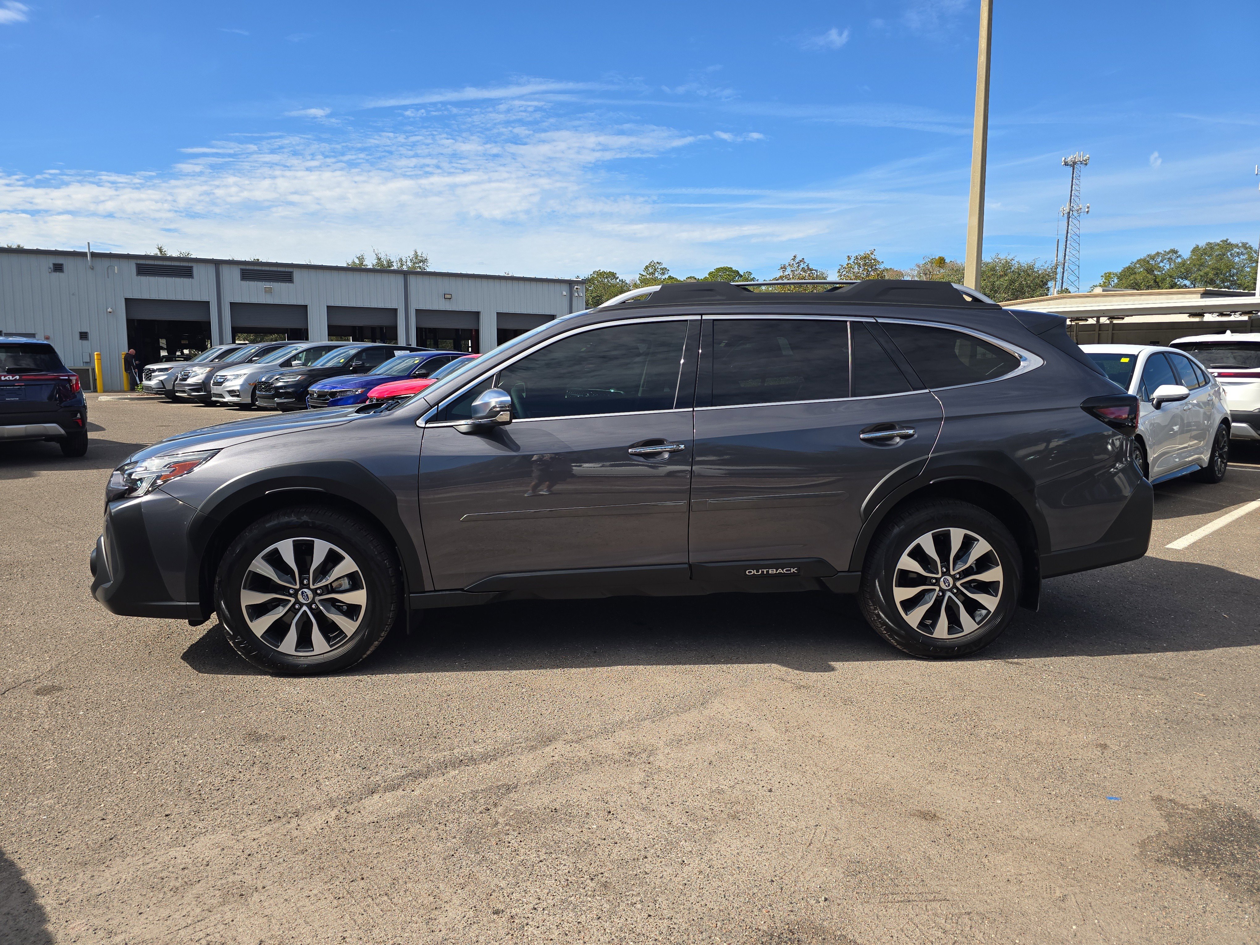 Used 2025 Subaru Outback Touring XT w/ Tech Package 3 image 5