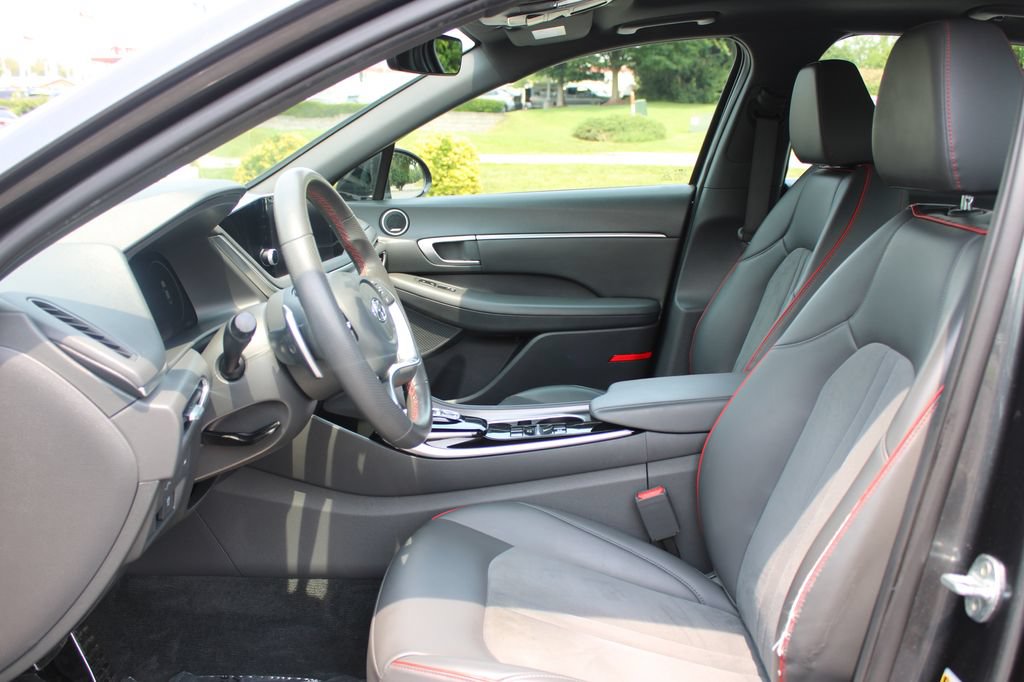 Used 2022 Hyundai Sonata SEL Plus w/ Preferred Accessory Package FWD image 11