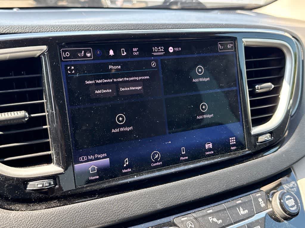 Used 2022 Chrysler Pacifica Touring-L FWD image 16