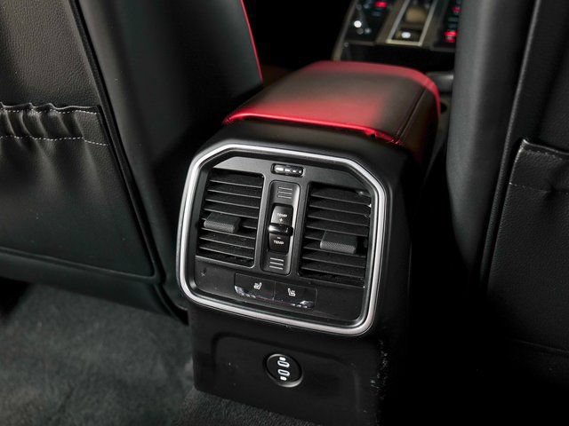 Certified 2023 Porsche Macan AWD/4WD image 14