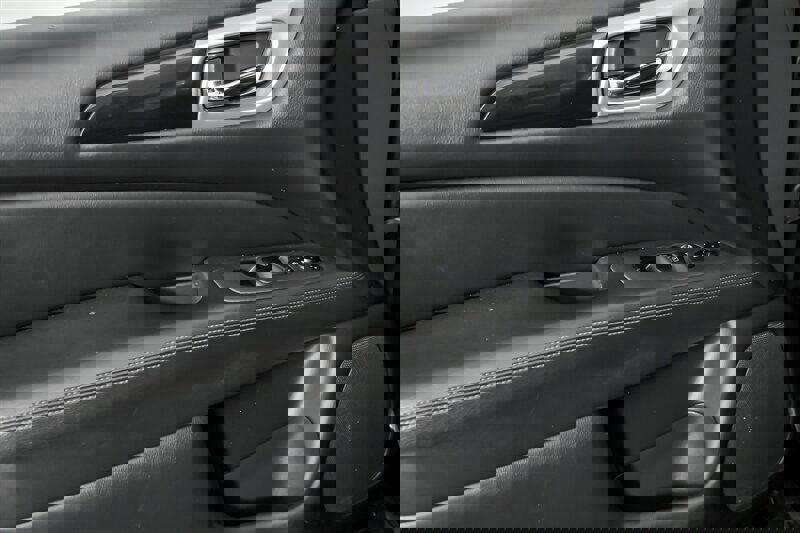 Used 2019 Nissan Pathfinder SV image 17