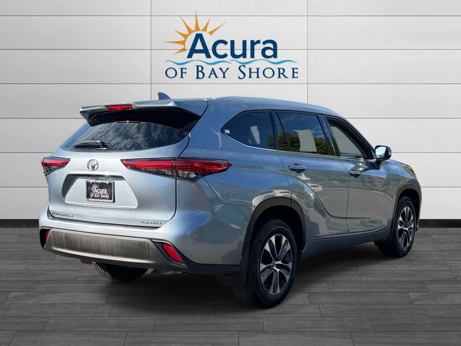 Used 2020 Toyota Highlander XLE AWD/4WD image 6