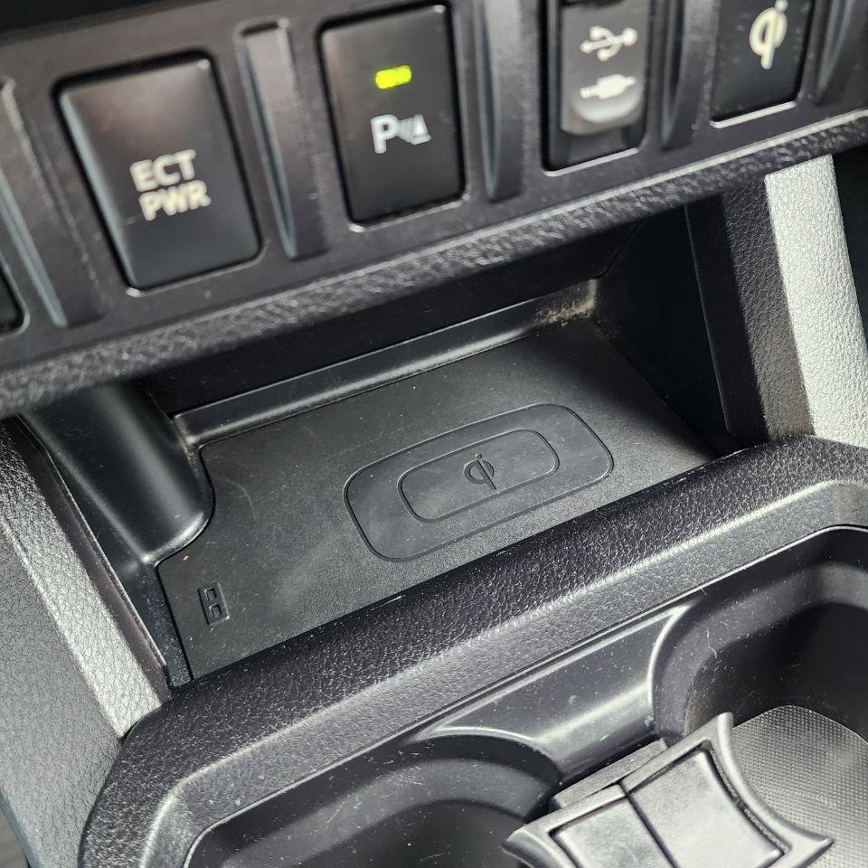 Used 2016 Toyota Tacoma TRD Off-Road w/ Premium & Technology Package image 12