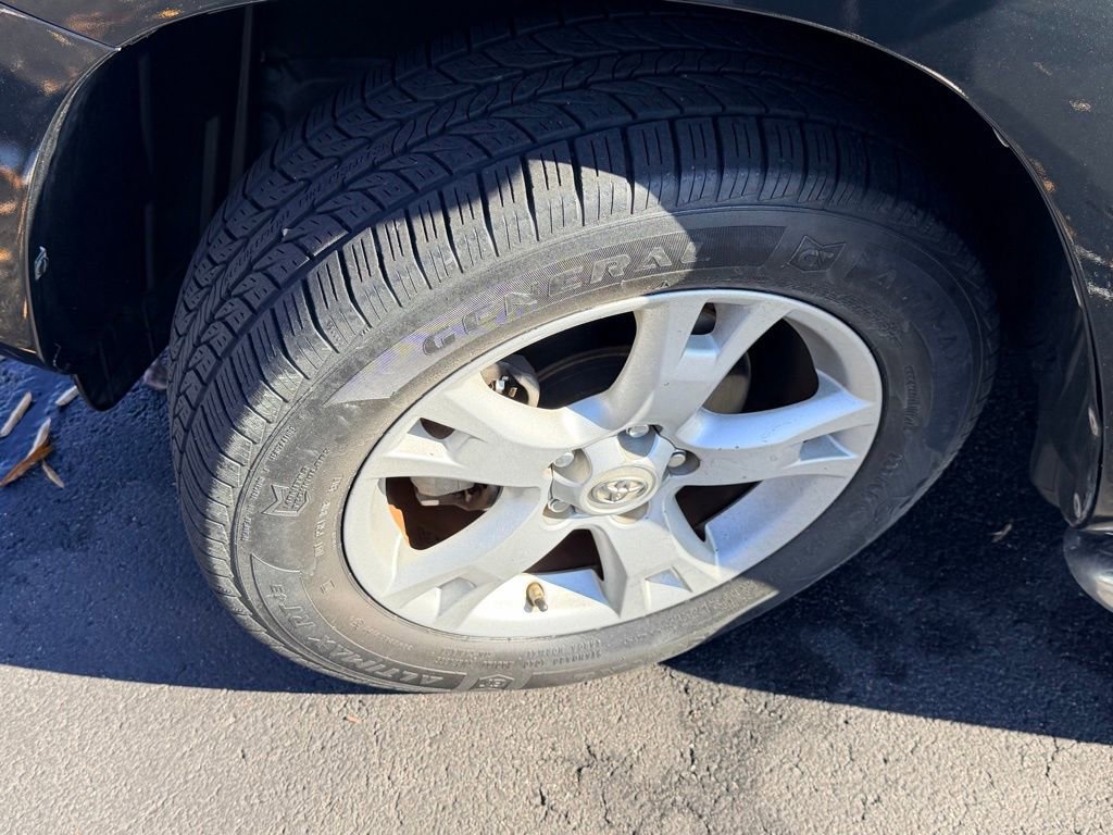 Used 2012 Toyota RAV4 FWD V6 image 34