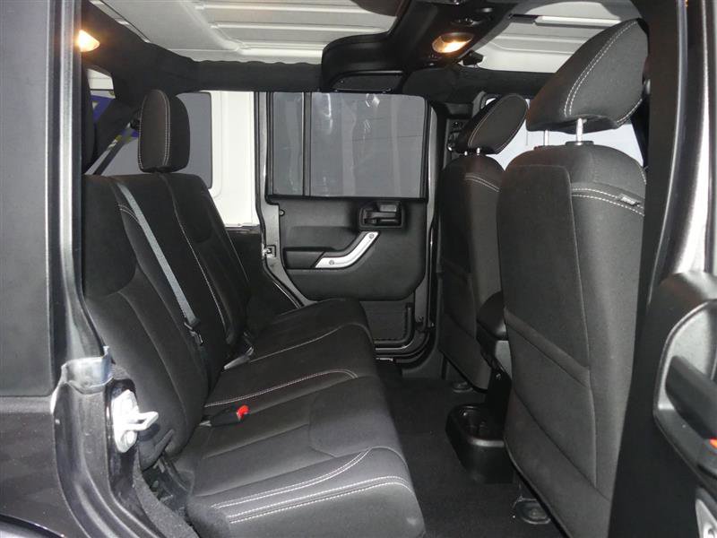 Used 2018 Jeep Wrangler Unlimited Sahara image 25